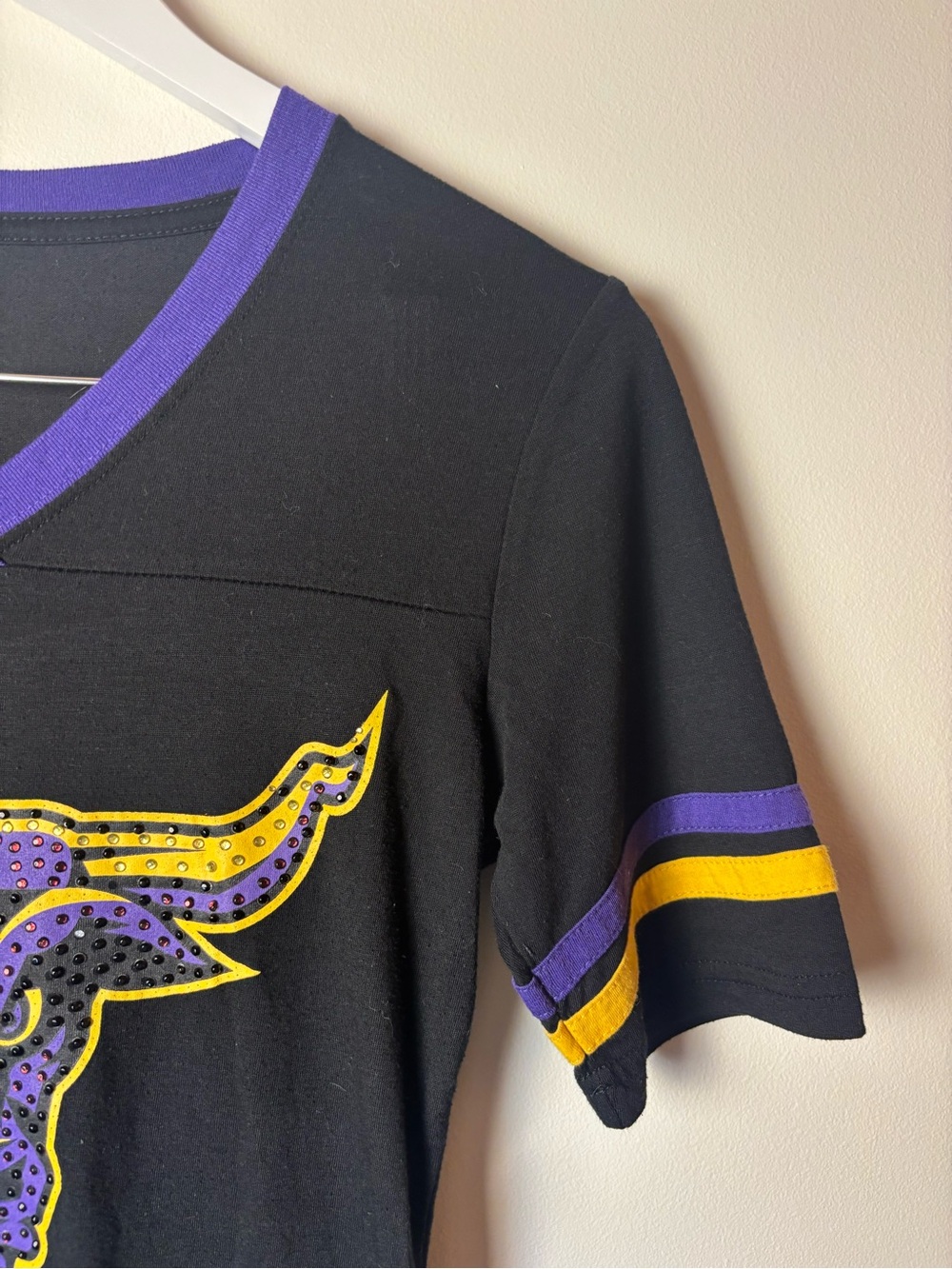 Colosseum Black V-Neck Tee with Purple Trim, Minnesota State Mankato, size M - Picture 3 of 7